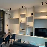 Historic 3 Bedroom Art-nouveau With Airconditioning - Walk To Station Sint-pieters & Close To Centre 公寓 根特