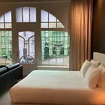 公寓 Historic 3 Bedroom Art-nouveau With Airconditioning - Walk To Station Sint-pieters & Close To Centre 根特