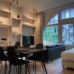 Historic 3 Bedroom Art-nouveau With Airconditioning - Walk To Station Sint-pieters & Close To Centre 公寓