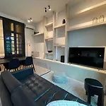 Historic 3 Bedroom Art-nouveau With Airconditioning - Walk To Station Sint-pieters & Close To Centre * 根特
