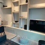 Historic 3 Bedroom Art-nouveau With Airconditioning - Walk To Station Sint-pieters & Close To Centre 公寓