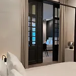 Historic 3 Bedroom Art-nouveau With Airconditioning - Walk To Station Sint-pieters & Close To Centre *