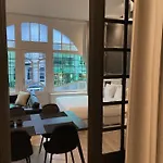 公寓 Historic 3 Bedroom Art-nouveau With Airconditioning - Walk To Station Sint-pieters & Close To Centre