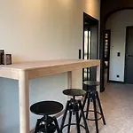 Historic 3 Bedroom Art-nouveau With Airconditioning - Walk To Station Sint-pieters & Close To Centre 公寓
