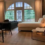 Historic 3 Bedroom Art-nouveau With Airconditioning - Walk To Station Sint-pieters & Close To Centre 公寓