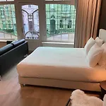 公寓 Historic 3 Bedroom Art-nouveau With Airconditioning - Walk To Station Sint-pieters & Close To Centre *
