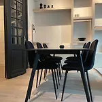 公寓 Historic 3 Bedroom Art-nouveau With Airconditioning - Walk To Station Sint-pieters & Close To Centre
