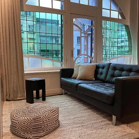 公寓 Historic 3 Bedroom Art-nouveau With Airconditioning - Walk To Station Sint-pieters & Close To Centre 根特