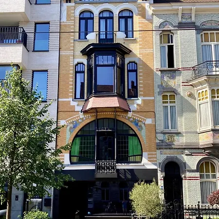 公寓 Historic 3 Bedroom Art-nouveau With Airconditioning - Walk To Station Sint-pieters & Close To Centre