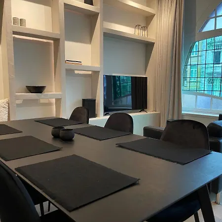 Historic 3 Bedroom Art-nouveau With Airconditioning - Walk To Station Sint-pieters & Close To Centre