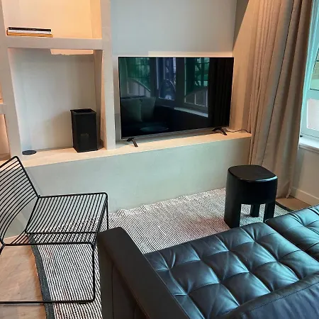 Historic 3 Bedroom Art-nouveau With Airconditioning - Walk To Station Sint-pieters & Close To Centre