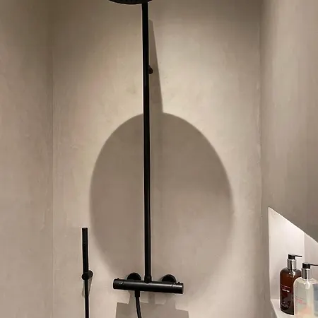 Historic 3 Bedroom Art-nouveau With Airconditioning - Walk To Station Sint-pieters & Close To Centre