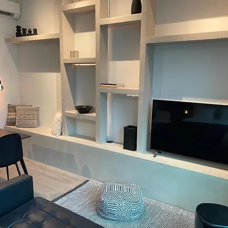 Historic 3 Bedroom Art-nouveau With Airconditioning - Walk To Station Sint-pieters & Close To Centre Apartment