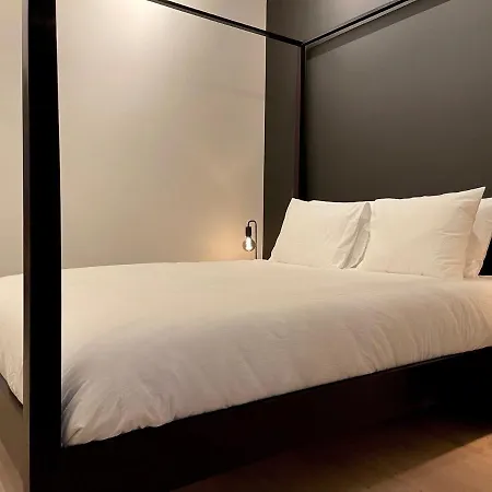 Apartment Historic 3 Bedroom Art-nouveau With Airconditioning - Walk To Station Sint-pieters & Close To Centre