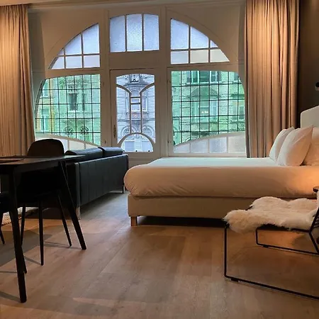 Historic 3 Bedroom Art-nouveau With Airconditioning - Walk To Station Sint-pieters & Close To Centre Apartment