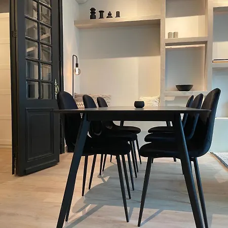 Lägenhet Historic 3 Bedroom Art-nouveau With Airconditioning - Walk To Station Sint-pieters & Close To Centre