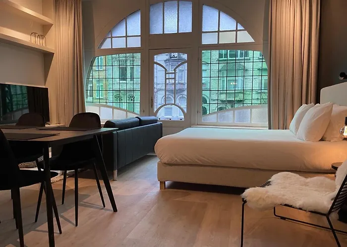 Apartment Historic 3 Bedroom Art-nouveau With Airconditioning - Walk To Station Sint-pieters & Close To Centre Ghent