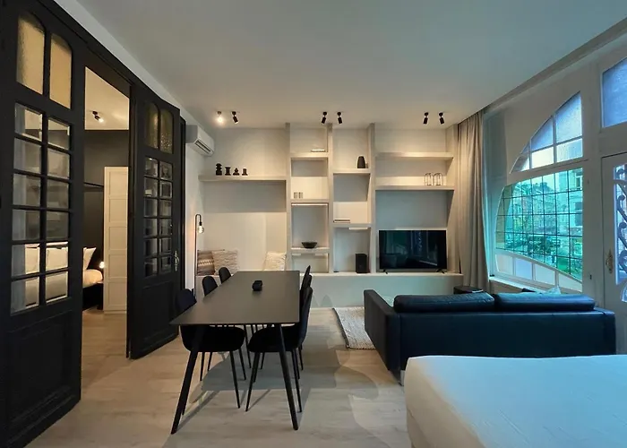 Historic 3 Bedroom Art-nouveau With Airconditioning - Walk To Station Sint-pieters & Close To Centre Apartment Ghent