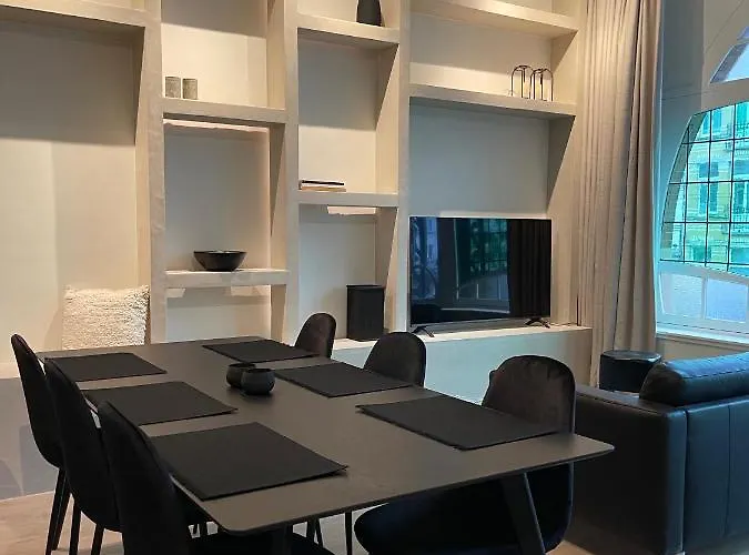 Apartment Historic 3 Bedroom Art-nouveau With Airconditioning - Walk To Station Sint-pieters & Close To Centre