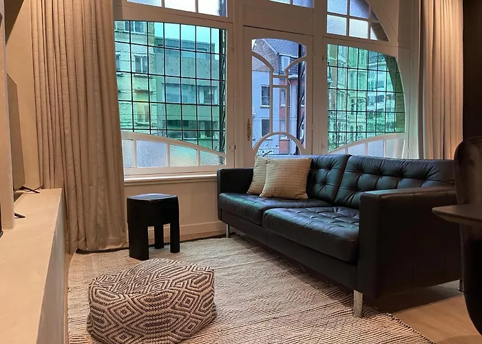 Apartment Historic 3 Bedroom Art-nouveau With Airconditioning - Walk To Station Sint-pieters & Close To Centre Ghent