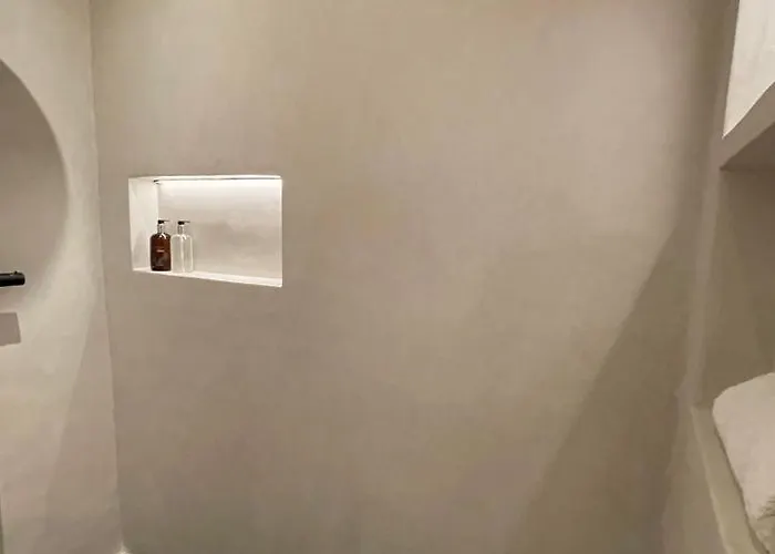 Historic 3 Bedroom Art-nouveau With Airconditioning - Walk To Station Sint-pieters & Close To Centre Daire *