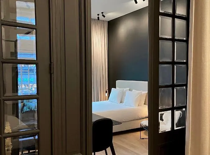 Historic 3 Bedroom Art-nouveau With Airconditioning - Walk To Station Sint-pieters & Close To Centre