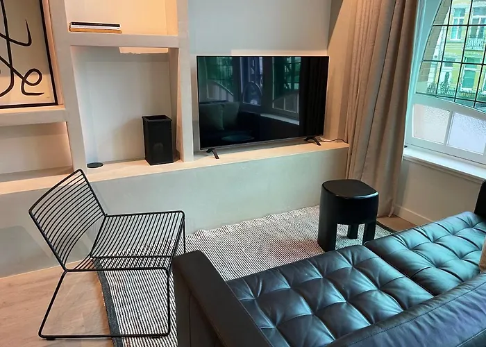 Historic 3 Bedroom Art-nouveau With Airconditioning - Walk To Station Sint-pieters & Close To Centre