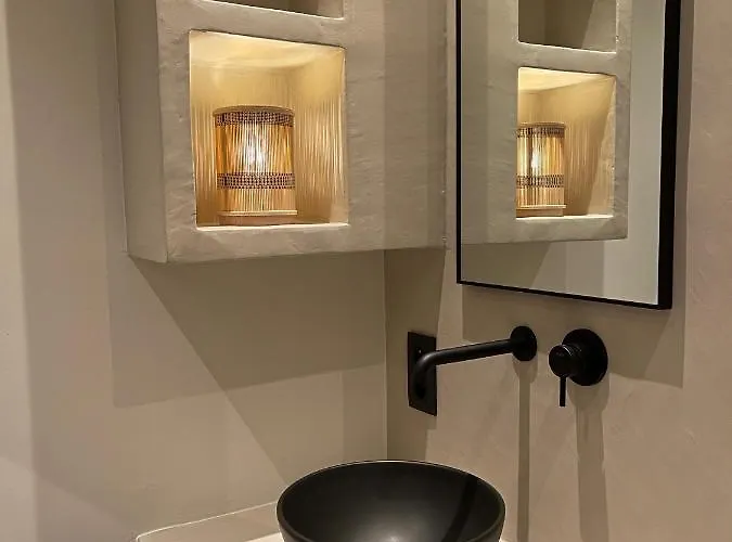 Historic 3 Bedroom Art-nouveau With Airconditioning - Walk To Station Sint-pieters & Close To Centre