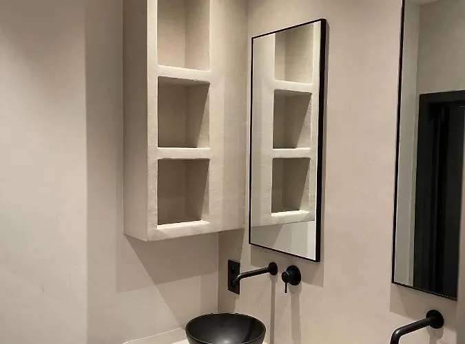 Historic 3 Bedroom Art-nouveau With Airconditioning - Walk To Station Sint-pieters & Close To Centre Gent