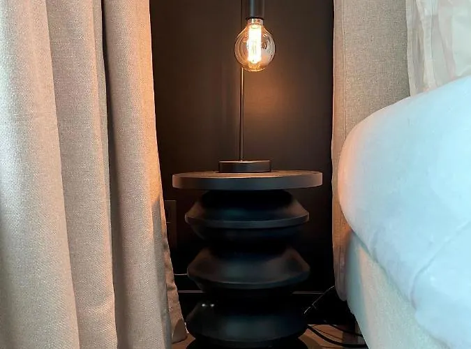 Apartment Historic 3 Bedroom Art-nouveau With Airconditioning - Walk To Station Sint-pieters & Close To Centre *