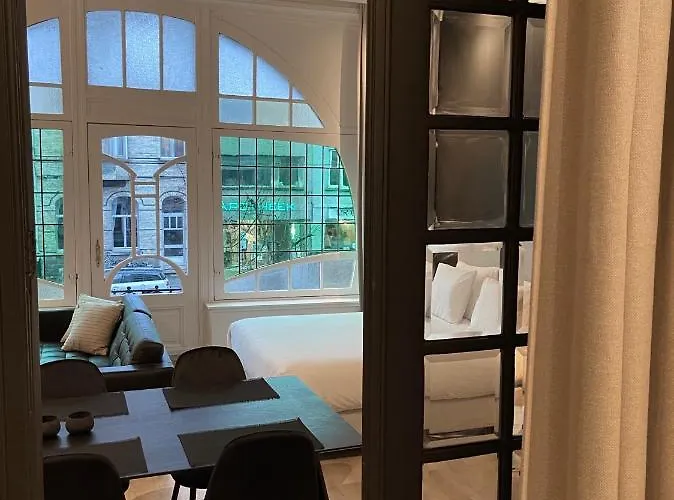 Apartment Historic 3 Bedroom Art-nouveau With Airconditioning - Walk To Station Sint-pieters & Close To Centre