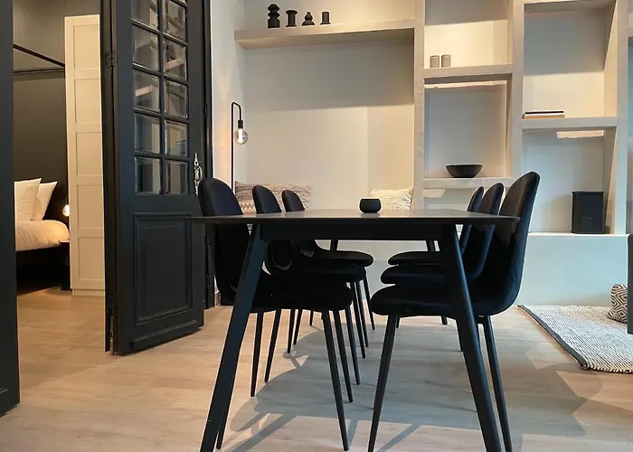 Apartment Historic 3 Bedroom Art-nouveau With Airconditioning - Walk To Station Sint-pieters & Close To Centre