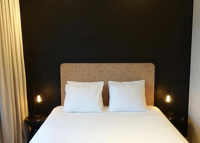 Historic 3 Bedroom Art-nouveau With Airconditioning - Walk To Station Sint-pieters & Close To Centre