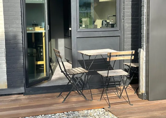 Apartment Historic 3 Bedroom Art-nouveau With Airconditioning - Walk To Station Sint-pieters & Close To Centre