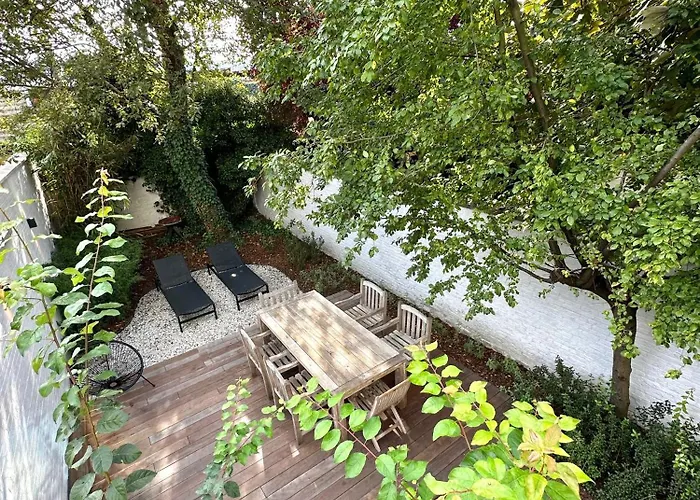 Historic 3 Bedroom Art-nouveau With Airconditioning - Walk To Station Sint-pieters & Close To Centre Apartment