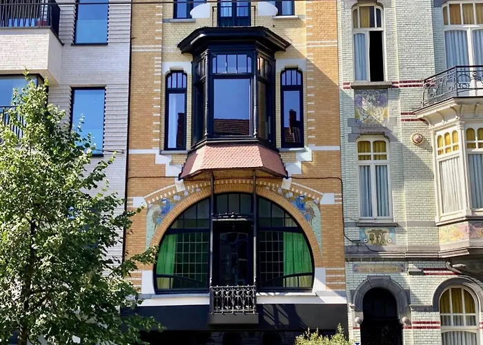 Daire Historic 3 Bedroom Art-nouveau With Airconditioning - Walk To Station Sint-pieters & Close To Centre