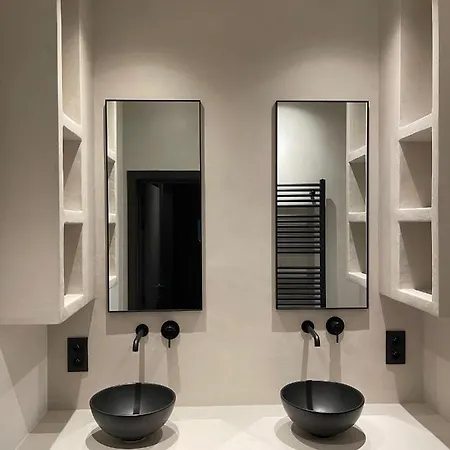 Historic 3 Bedroom Art-nouveau With Airconditioning - Walk To Station Sint-pieters & Close To Centre Apartmán Gent