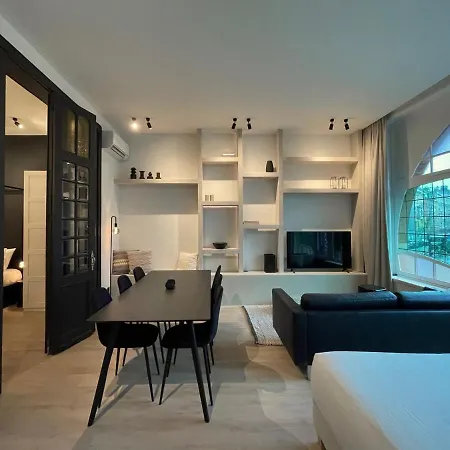 Historic 3 Bedroom Art-nouveau With Airconditioning - Walk To Station Sint-pieters & Close To Centre Apartmán Gent