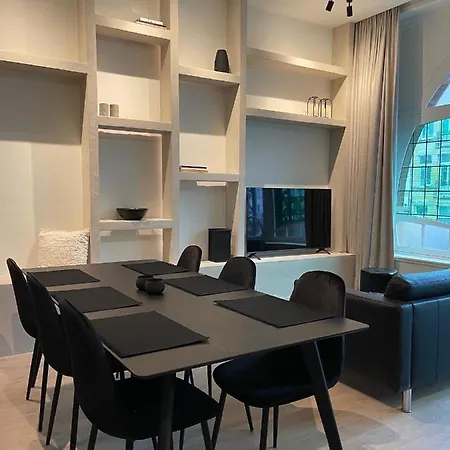 Apartmán Historic 3 Bedroom Art-nouveau With Airconditioning - Walk To Station Sint-pieters & Close To Centre