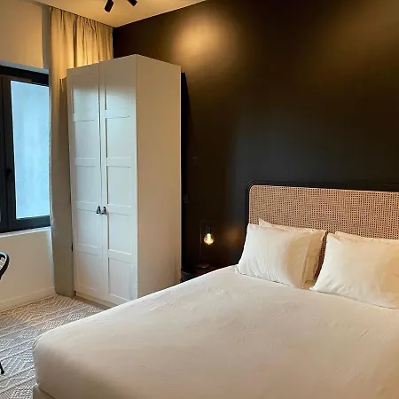 3 Bedroom Art-nouveau With Free Parking