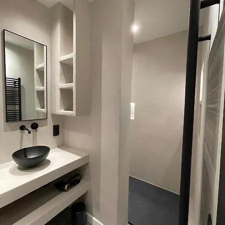 Historic 3 Bedroom Art-nouveau With Airconditioning - Walk To Station Sint-pieters & Close To Centre