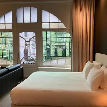 Apartmán Historic 3 Bedroom Art-nouveau With Airconditioning - Walk To Station Sint-pieters & Close To Centre Gent