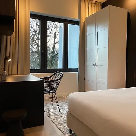 Apartmán Historic 3 Bedroom Art-nouveau With Airconditioning - Walk To Station Sint-pieters & Close To Centre *