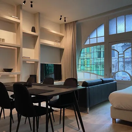 Historic 3 Bedroom Art-nouveau With Airconditioning - Walk To Station Sint-pieters & Close To Centre Apartmán