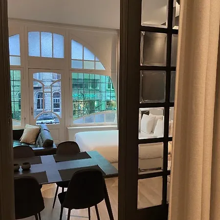 Apartmán Historic 3 Bedroom Art-nouveau With Airconditioning - Walk To Station Sint-pieters & Close To Centre
