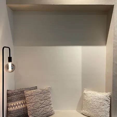 Historic 3 Bedroom Art-nouveau With Airconditioning - Walk To Station Sint-pieters & Close To Centre Apartmán *