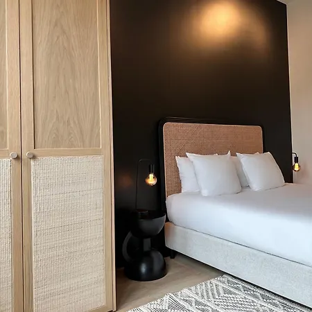 Historic 3 Bedroom Art-nouveau With Airconditioning - Walk To Station Sint-pieters & Close To Centre Apartmán *