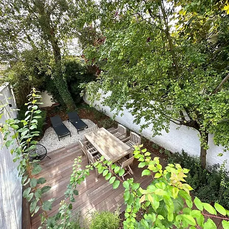 Historic 3 Bedroom Art-nouveau With Airconditioning - Walk To Station Sint-pieters & Close To Centre Apartmán